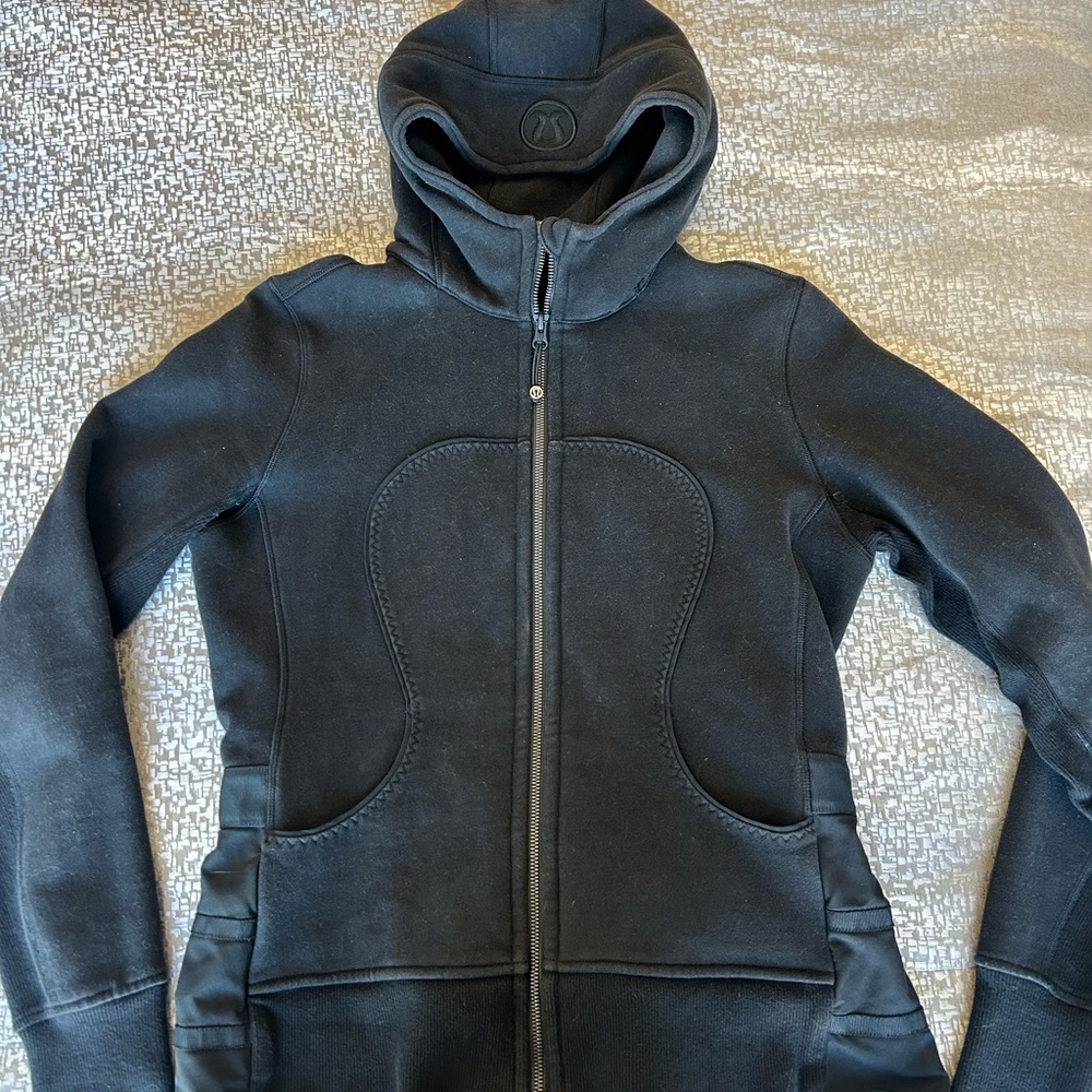 LULULEMON jacket. Women’s size 8, black.